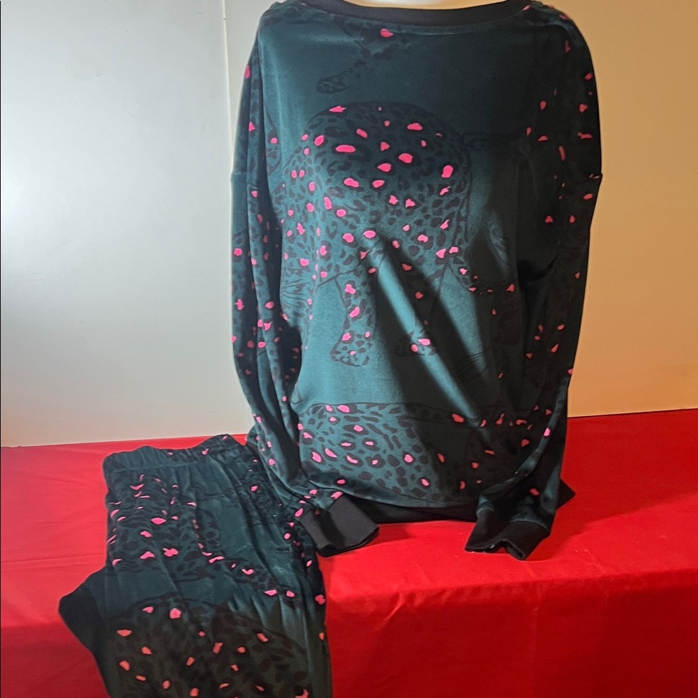 Simply Vera Vera Wang Black and Pink Pajama Set